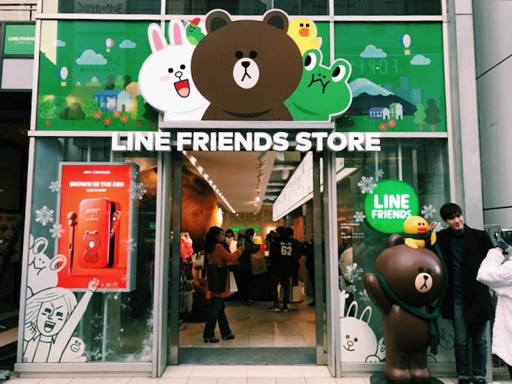 This pop up store got a lot of cute stuff. 