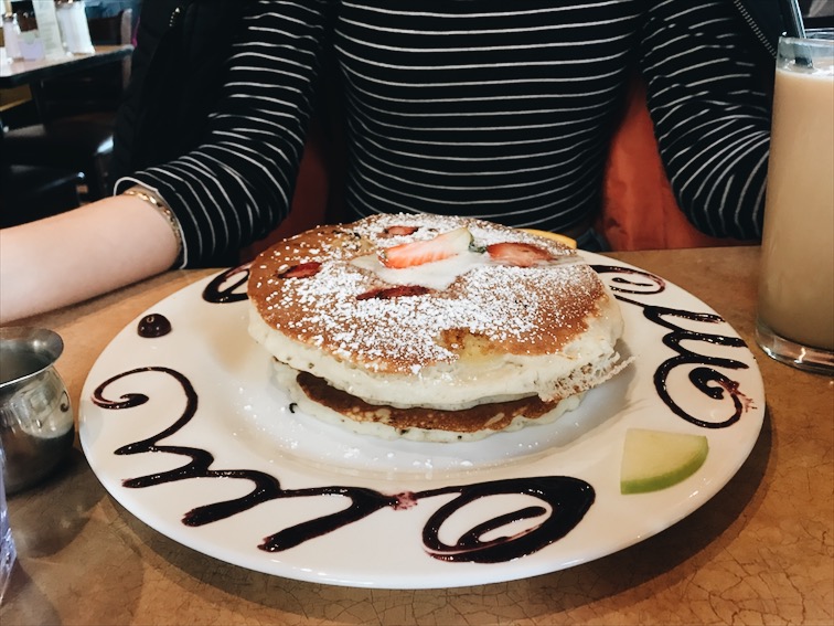 I never had a perfectly cooked pancakes before. Thanks to The Mission I had my first. 