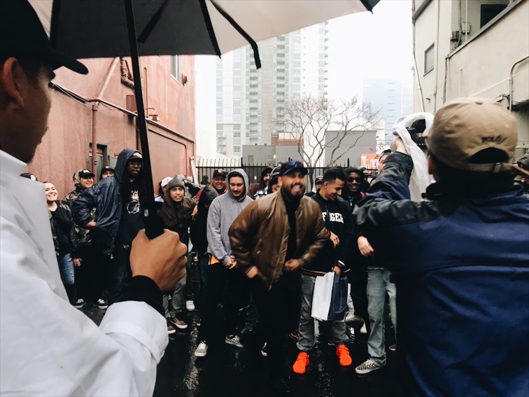 First scene shot in the alley of 5D, in the rain. 