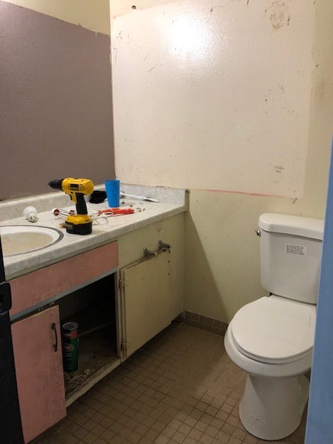 No filter because I wanted to show ya’ll just how ugly it is. Found roaches too, YUCK! without the mirrors on the wall made the bathroom looked alot smaller.