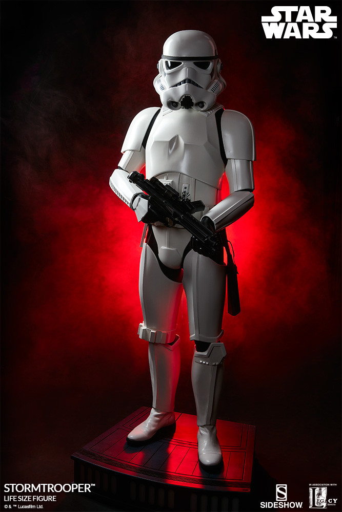 pio-paulo-santana-star-wars-stormtrooper-life-size-figure-400077-02.jpg