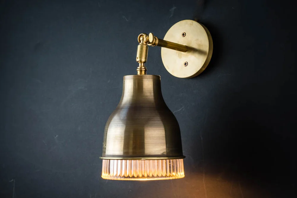 BRONZE_BRASS_AND_REEDED_GLASS_WALL_LIGHT.jpg