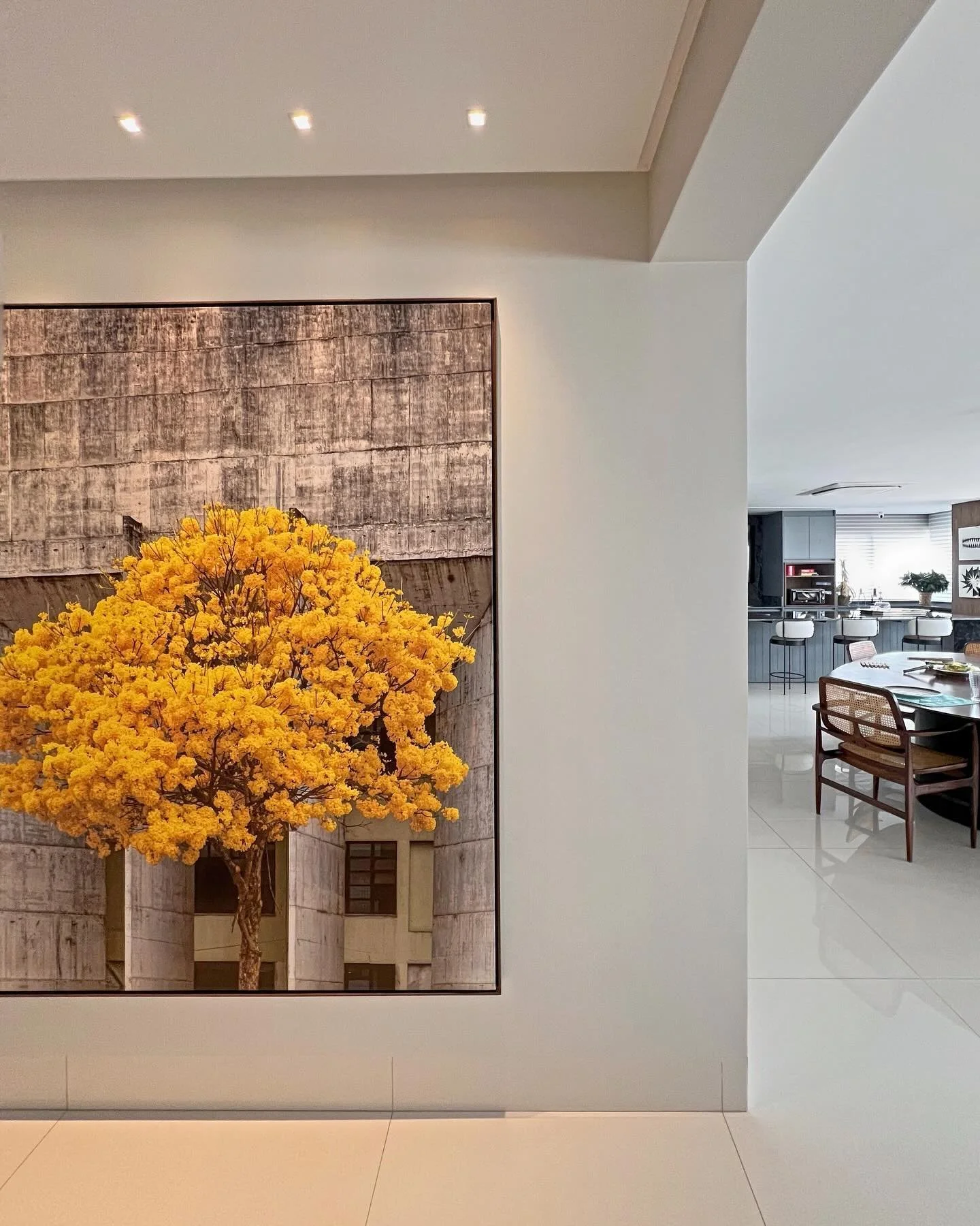 S&eacute;rie &ldquo;CERRADO BRUTALISTA&rdquo;. 

O registro de &aacute;rvores e flores do cerrado, e uma arquitetura marcante como plano de fundo.

Para or&ccedil;amentos entre em contato via DM.