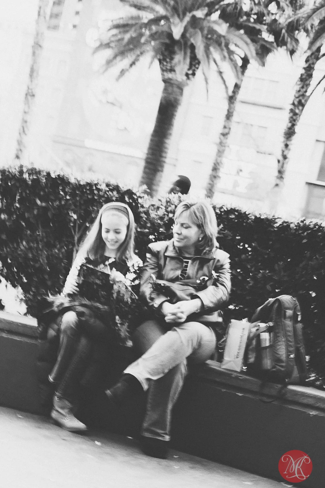 las vegas mother and daughter enjoying a rest on a busy street