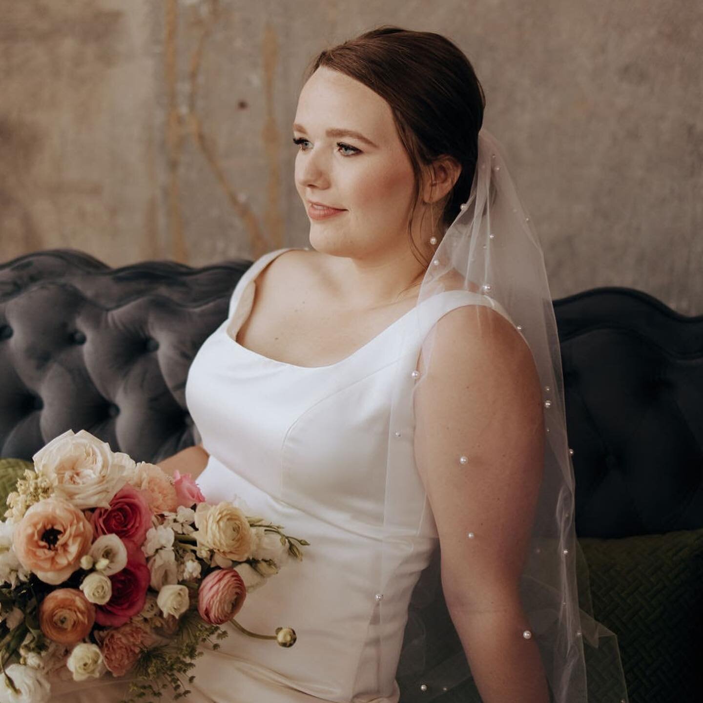 Forever obsessed with bridal makeup that is defining &amp; fresh. Rachel&rsquo;s bridal makeup was focused on evening out her fair skin while still maintaining a light-as-air feel. Most of my brides don&rsquo;t wear much makeup daily, so proper skin 