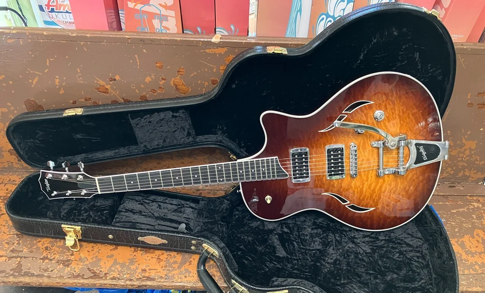 Taylor T3/B - Semi-hollow w/ Bigsby! — Guitar Bar 