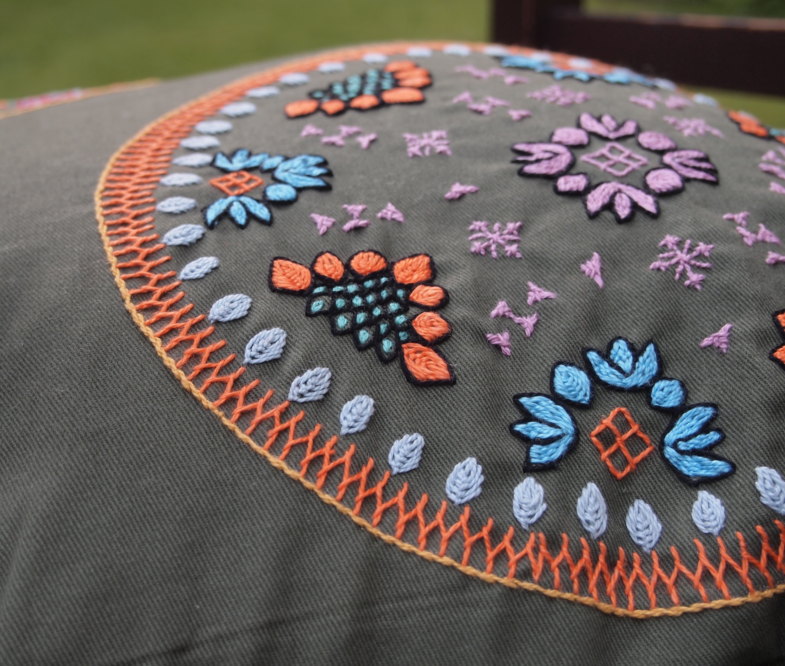 grn cushion detail.jpg