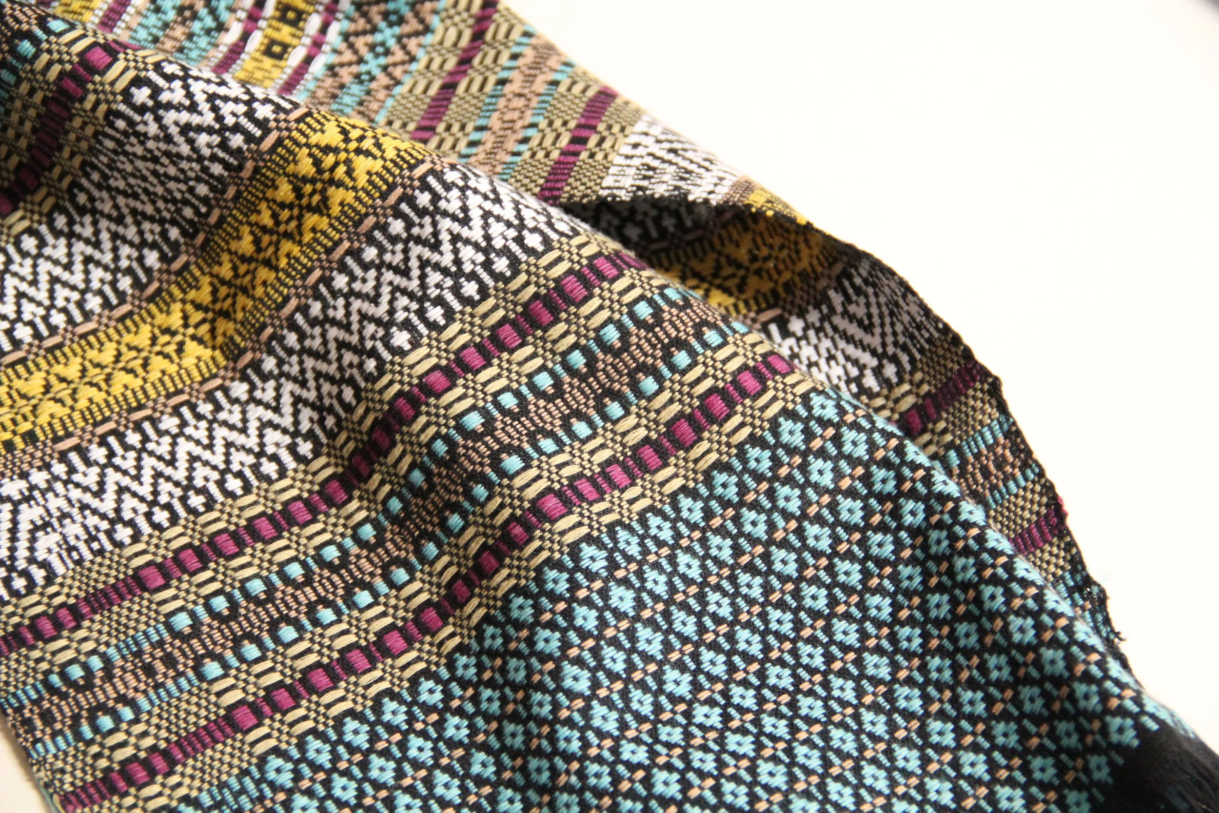 Kheis handwoven folk scarf blk:col 16g.JPG