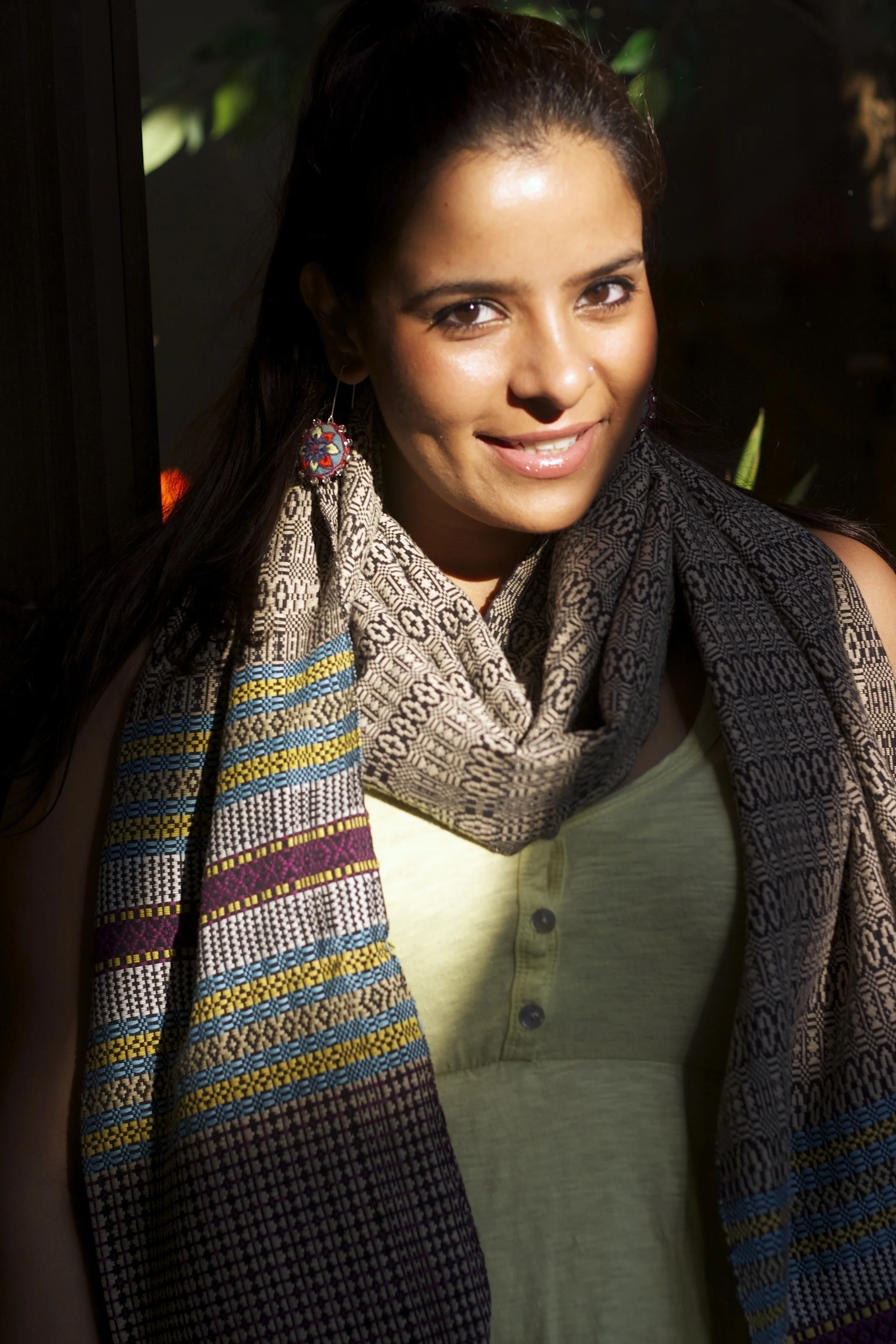 Handwoven Kheis Folk scarf - Beige border