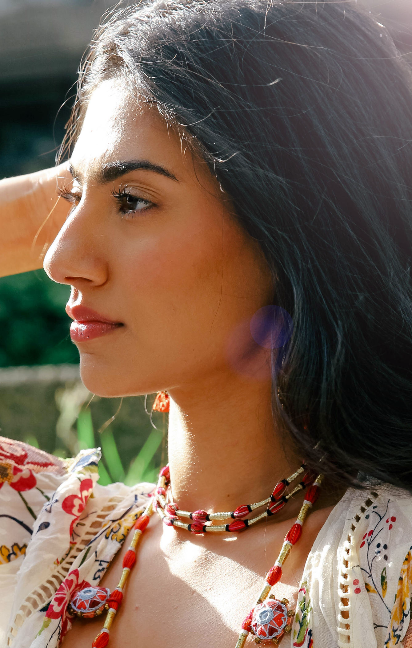 Cropped red Naz choker.png