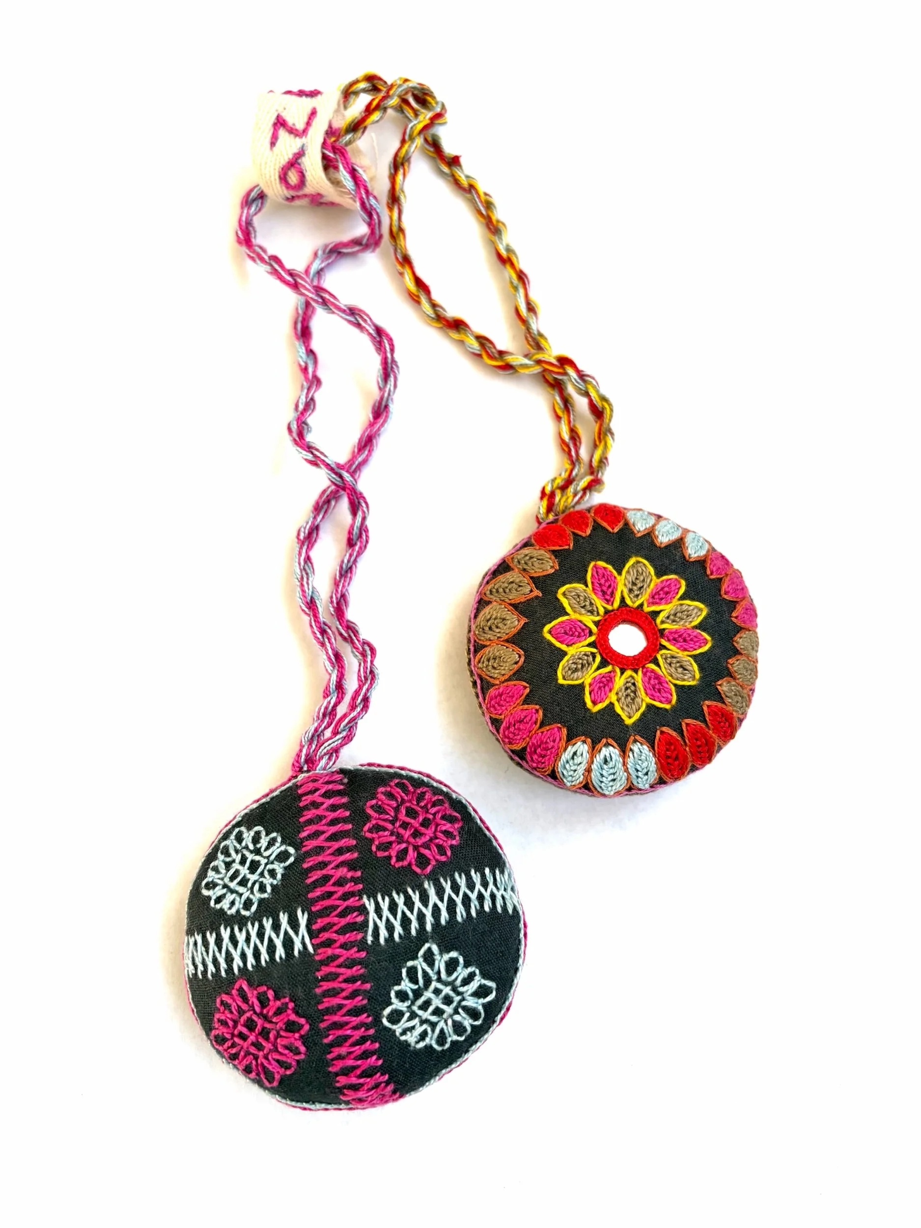 Round ornamental mirror amulet - Saturated pink floral