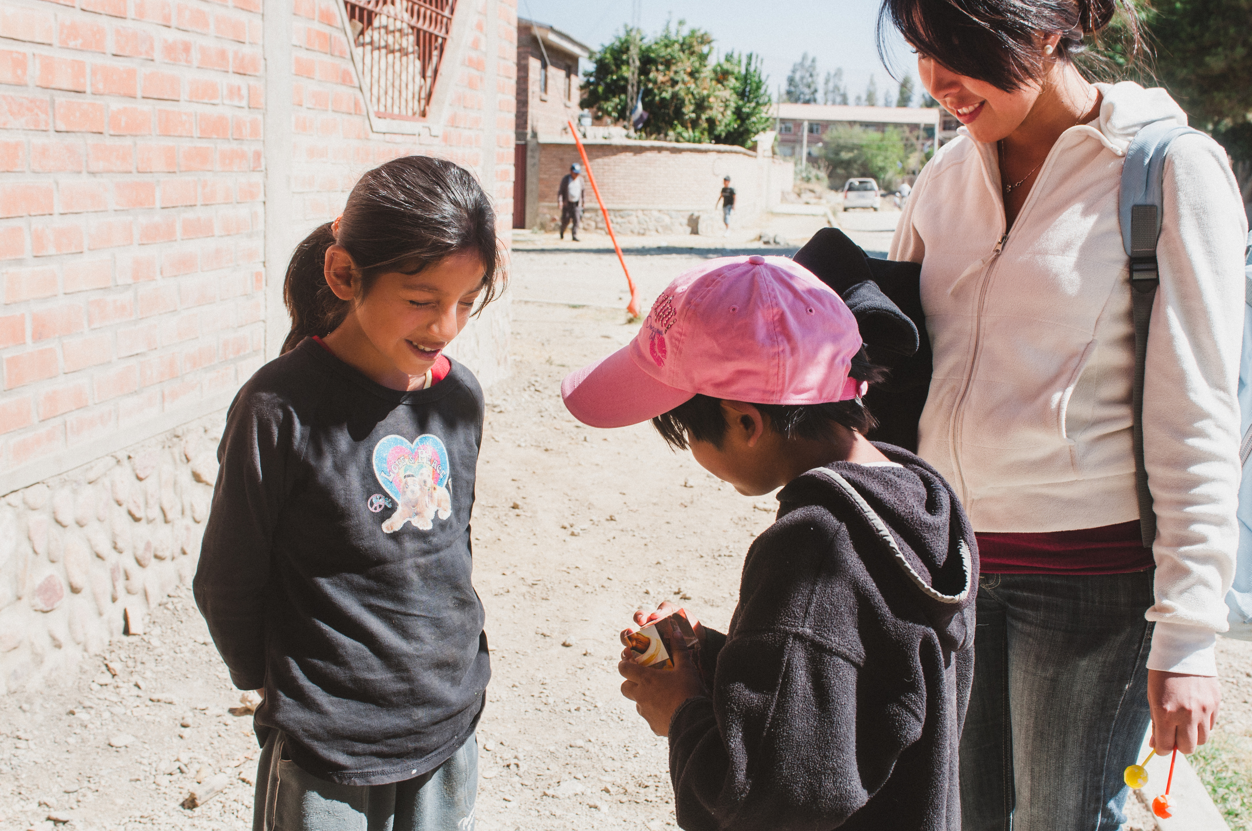  Jasmin praying with her friend after telling her about Jesus. 