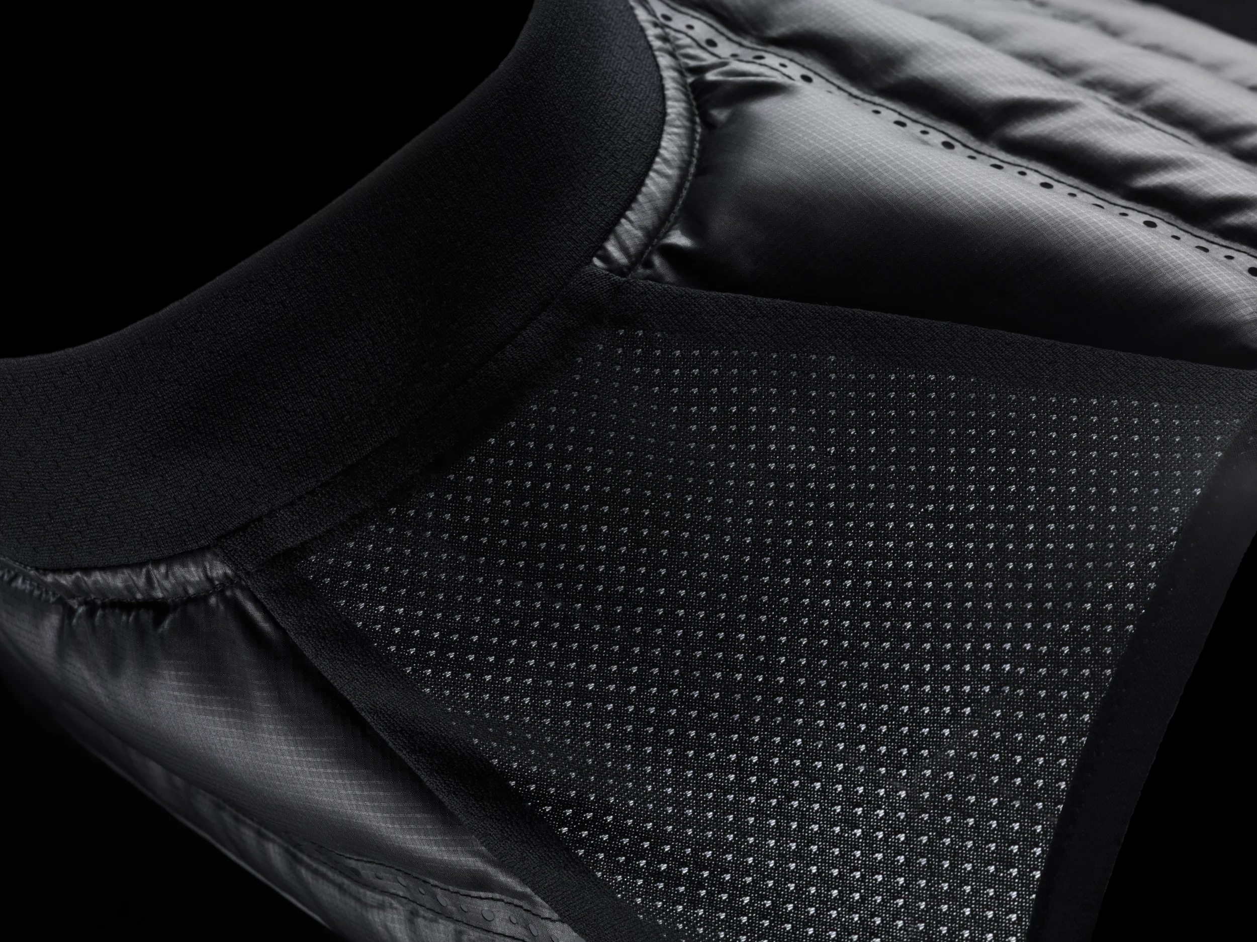 Nike_Aeroloft_800_Vest_Detail_3_original.jpg