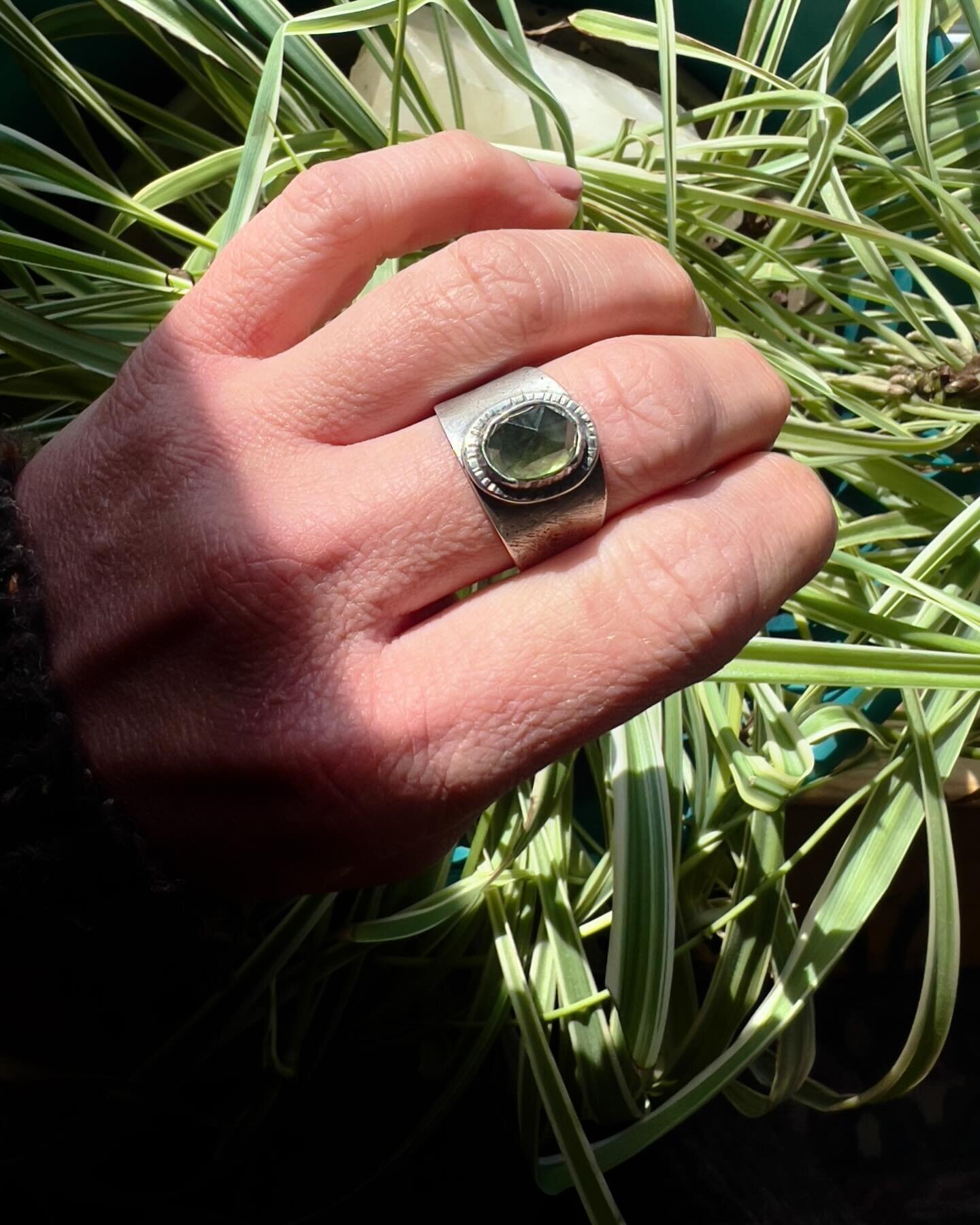 La tienda est&aacute; surtida. ✨
.
.
www.hilaryjanenelson.com
.
.
#hjn #shopupdate #jewelry #riojewler #design #ring #peridot #tienda #bonita #thankyou