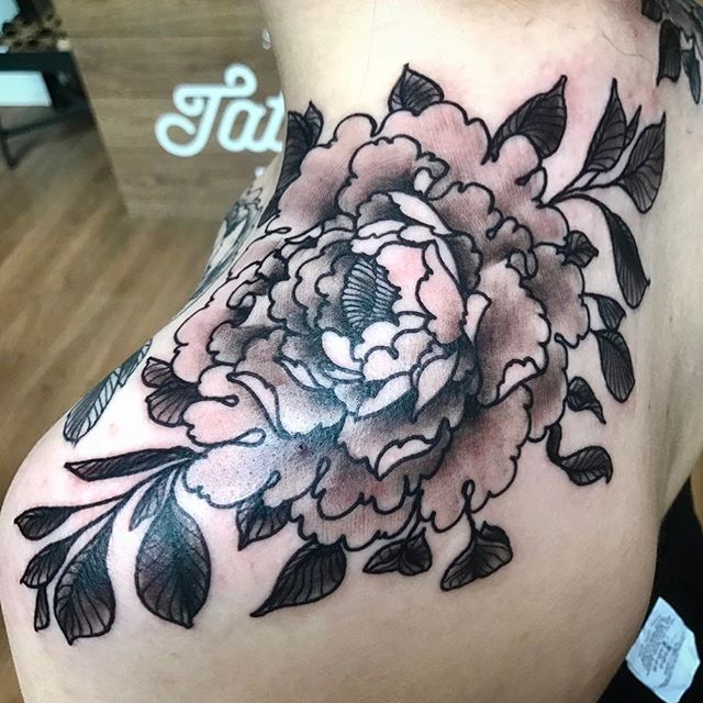 Peony on top of the shoulder done today, last one in a series of four. #rmco #redmonkeycorp #peonytattoo #norwegiantattooers #flowertattoo