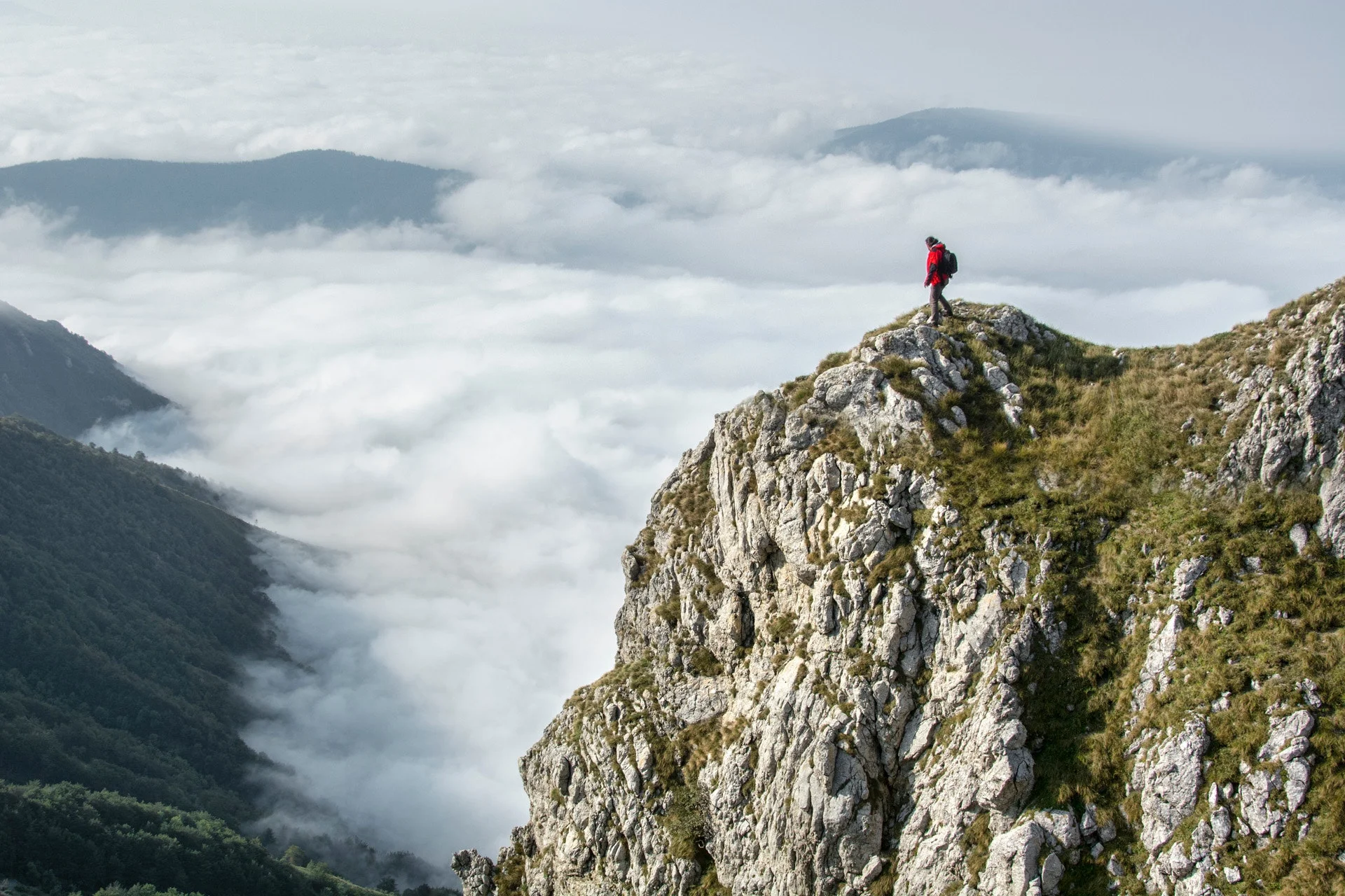 adventure-altitude-backpack-691034.jpg