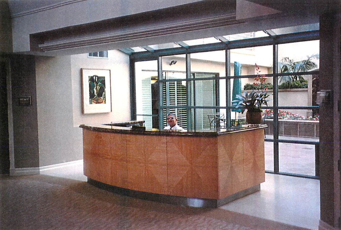 Lobby004.jpg