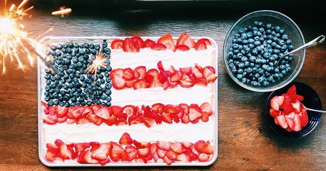 Wishing everyone a 4th full of fun, food, and friends! 🇺🇸⁠
⁠
#usa #celebration #sparkler #fireworks #bbq #fourthofjuly #happyfourth #goodeats #diy #homemade #yum #cake #fruit
