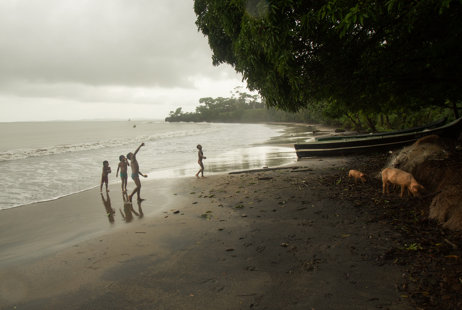  Children of the indigenous Rama community of Bankukuk, on Nicaragua's southeastern Caribbean coast play on the beach on June 18, 2016 