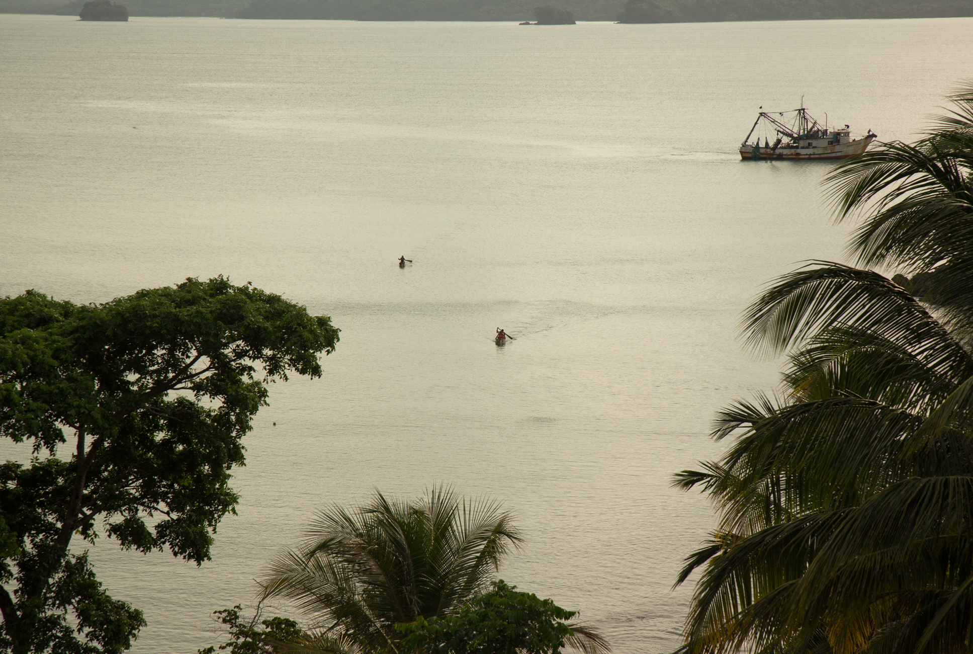  Fisherman paddle back to shore from a shrimping boat off the coast of Monkey point, an afro-kriol community on Nicaragua's southeastern Caribbean coast. 