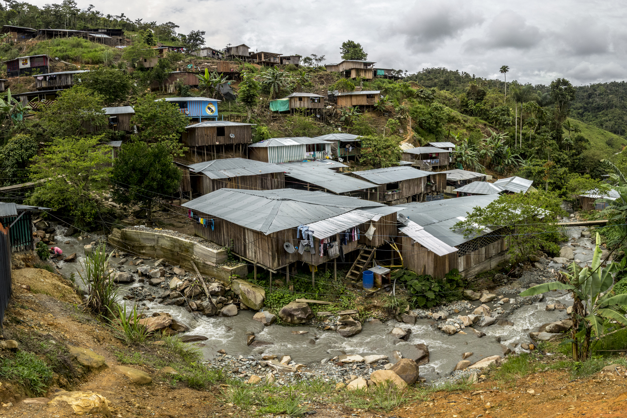  In the community of Alto Caribona, known as Mina Walter, there is no presence of the Colombian State. It was built and maintained by the people themselves who generate electricity, provide water, built the &nbsp;school, church, clinic and the gold m