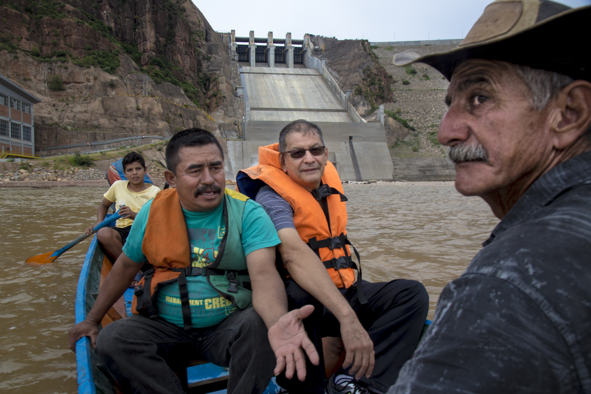  &nbsp;  Miller Dussan (second from right), professor and leader of ASOQUIMBO rides up to the base of the Quimbo dam with local fishermen who have been part of the resistance to the construction of dams along the Magdalena river. Neiva, Huila, Colomb