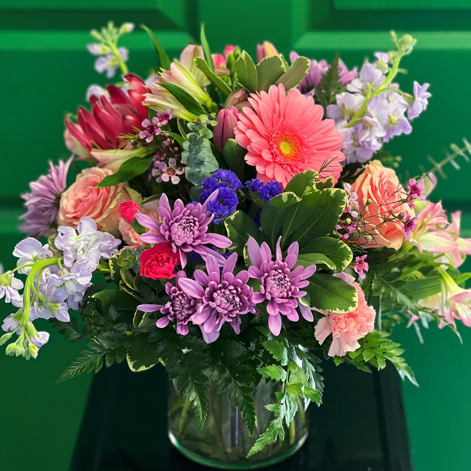 Just a few more days to get some springtime blooms for your Easter table. 🐥🐰🌷💐 We&rsquo;ll be open, designing, and delivering Friday and Saturday. Stop in, call,  or order online for delivery or pick up in time for Easter! ☀️