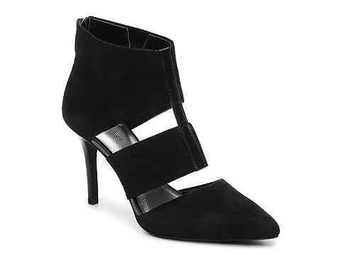 Tahari Steffie Pump