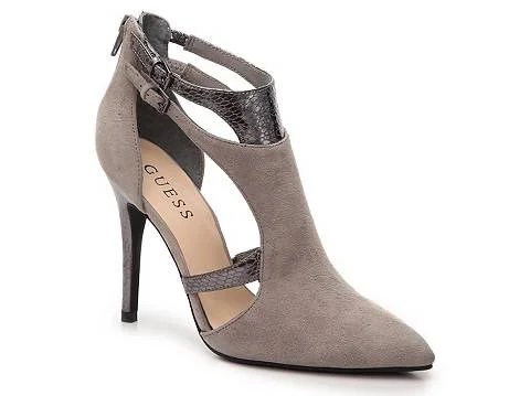 Guess Finnie Pump