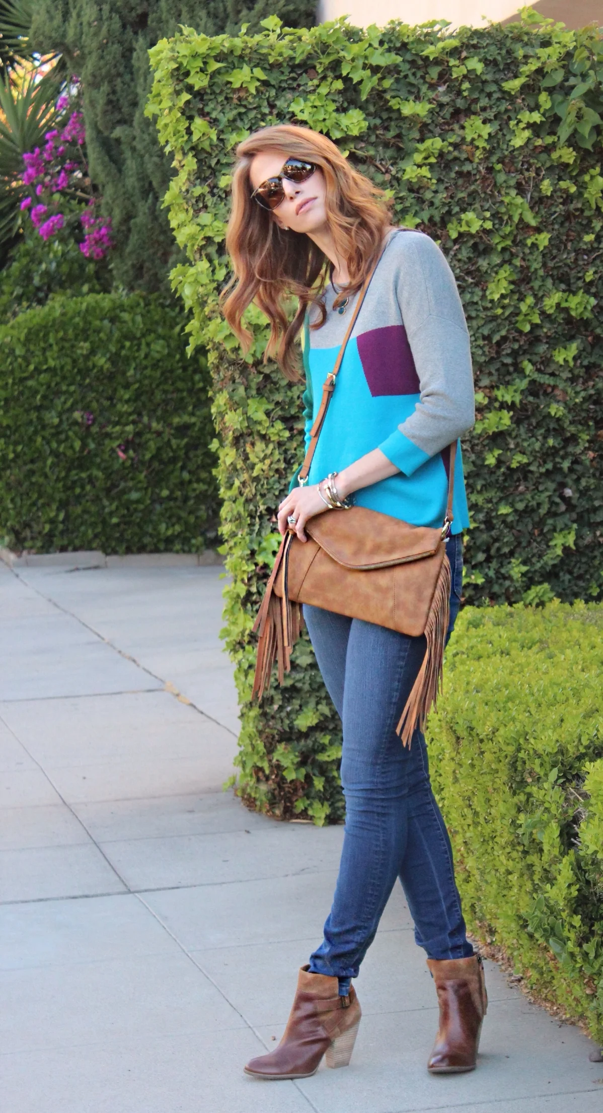 Sweater, necklace, bag, jeans, boots