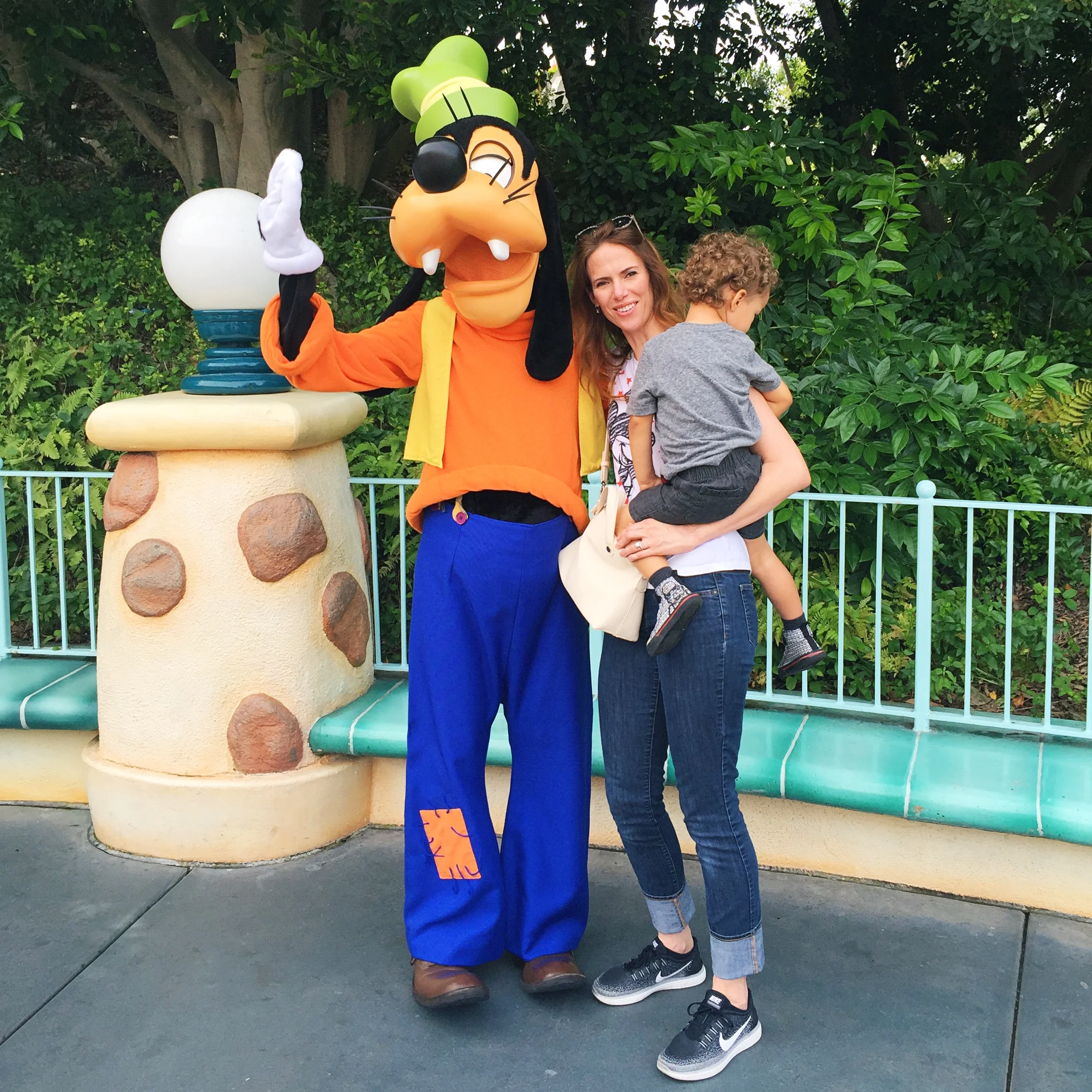Goofy couldn't even get a hi-5 out of him.