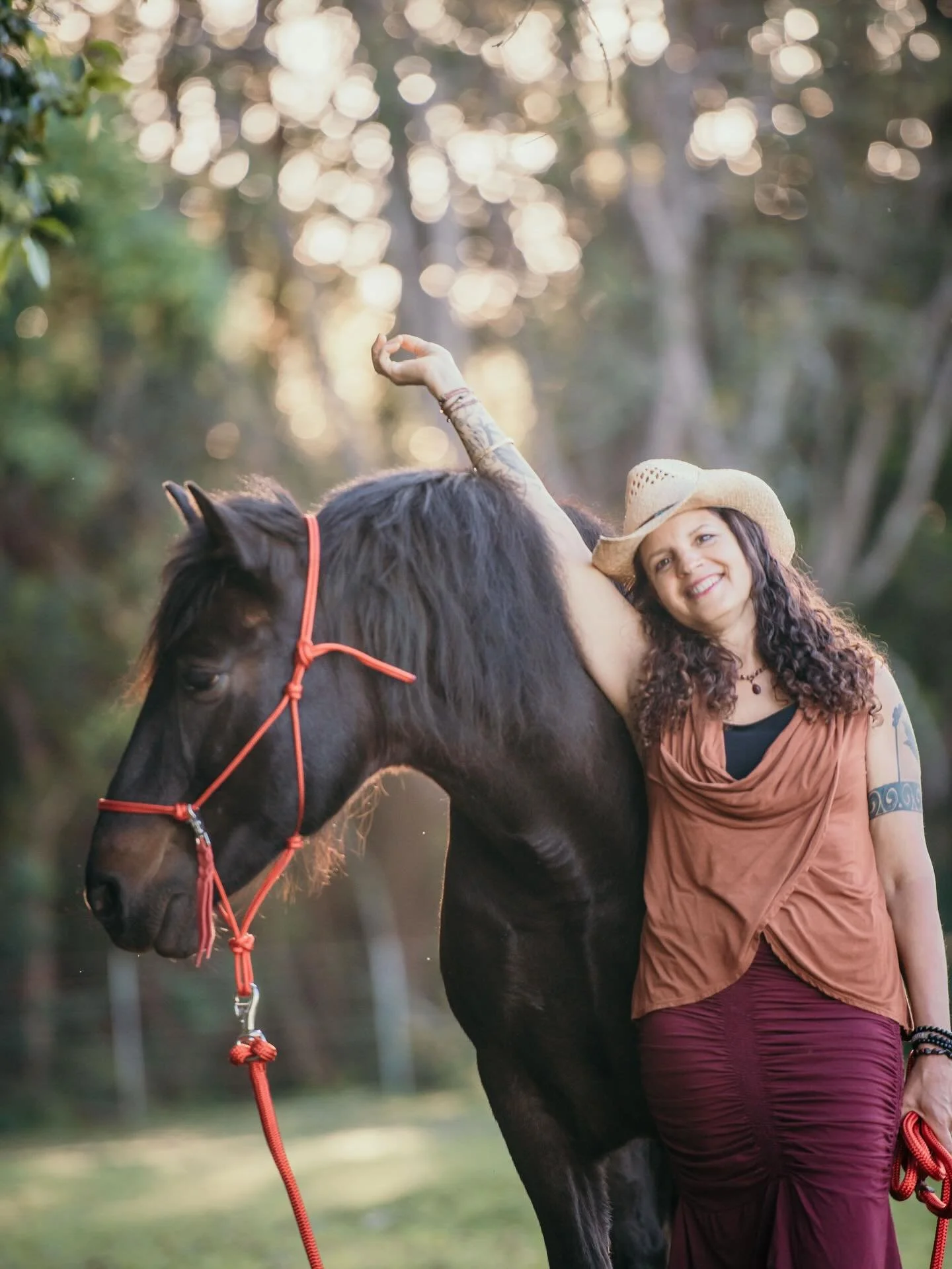 Aloha friends! I thought I would take a moment and write an introduction post about myself as I see some new people on this page! 

My name is Tara Coyote. I am a horsegirl, mermaid, stage 4 breast cancer thriver, author of 5 best selling books, Equi