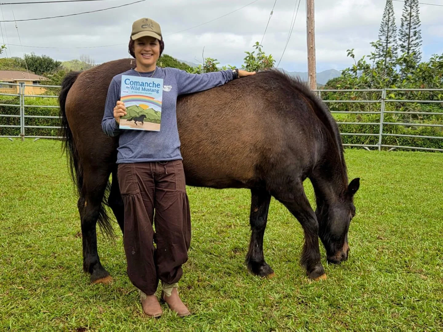 🐴 This is a fun photo of me with my beloved Mustang Comanche after teaching an Equine Facilitated Learning session with a client. She ended up buying this children&rsquo;s picture book about my famous mustang Comanche titled &lsquo;Comanche the Wild