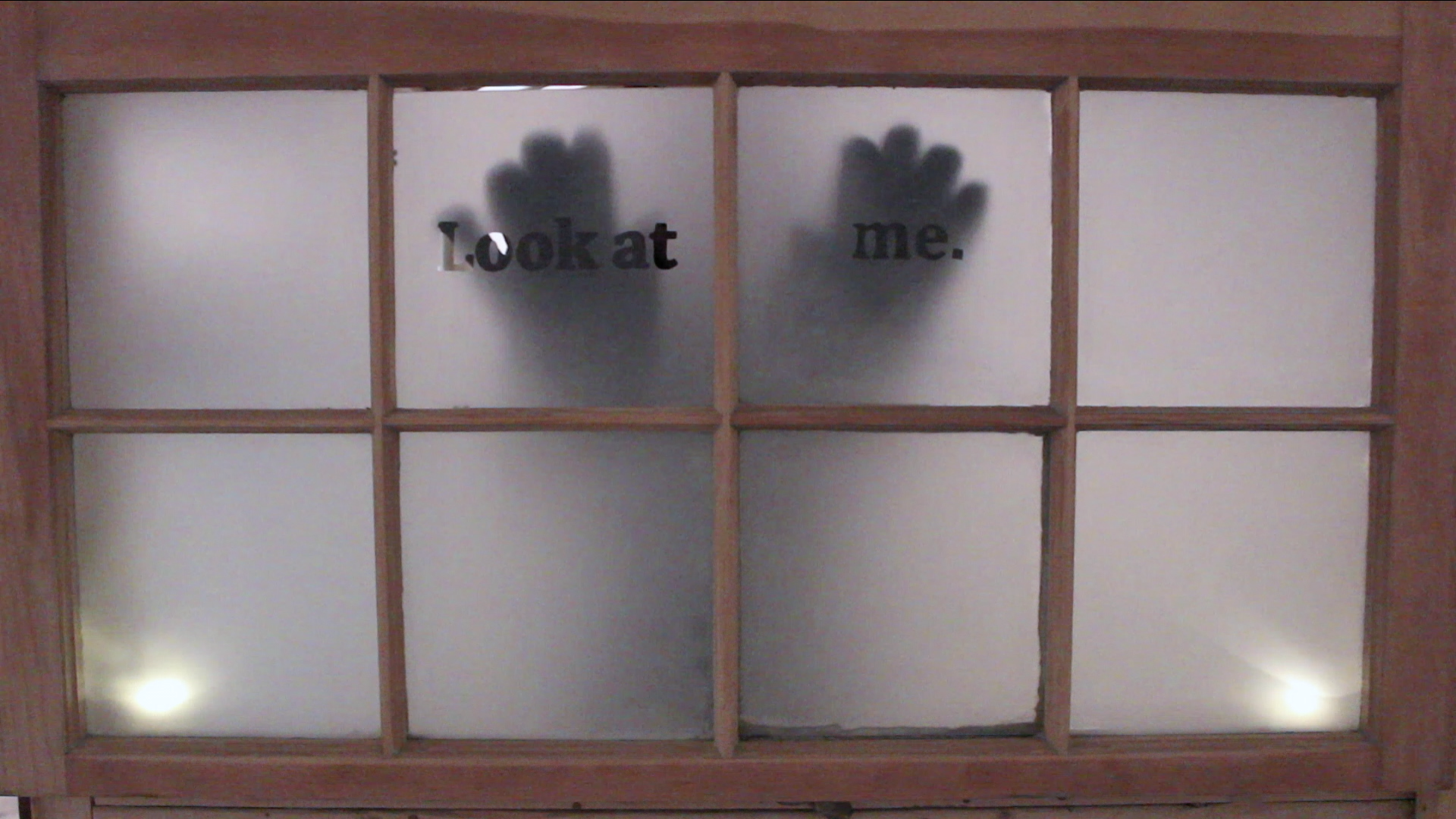 Message 2016 H80 W60 D60 Old window glass, wood It has been about three years since I’ve moved to the United States. Despite that, I’m still struggling to communicate with others in English. In my mind two distinct and separate languages exist, English and Japanese. Every time I need to speak in English I need to erase all of my Japanese thoughts and replace them with English ones. When I need to speak in Japanese I need to do the opposite. I have to organize my thoughts each time. Swiping the sheet glass to reveal the English messages visualizes this process while also exposing the seemingly invisible barriers between us. Since moving to the United States I’ve irritated others as well as myself due my inability to communicate my thoughts properly. “Why are you always tapping your foot when I speak? How can I tell you how much I love you? Oh, that’s not what I wanted to say…”, are thoughts that constantly run through my mind when talking to English speakers. It seems as if the more I try to communicate, the more I fail. It’s made me sad, but at the the same time it has made me eager to try to communicate with others via my art. The house made out of old window glass represents my brain. I always struggle to catch up with English speakers’ conversations, but this time they’ll have to catch up with mine as I slowly reveal messages that they can understand. 日本からアメリカへ渡って3年が経ちました。いまだに英語でのコミュニケーションに苦労しています。私の頭の中には、英語と日本語が常に混在しています。日本語で考えていても、それを英語話者に話すときには、必ず英語に置き換えなくてはいけません。日本語を消し去って英語で話す、それはまるで、常に頭の中を掃除しているような感覚です。このパフォーマンス”Message"では、板ガラス上にある、英語と日本語が混在したメッセージを濡れたスポンジで拭き、英語のメッセージだけを浮き上がらせています。それは、私がアメリカで毎日繰り返している行為と同じです。 アメリカに来てから、私はとにかく苛立っていました。私を理解してくれない他者に、そしてうまく表現できない自分に。「この人は私と話すときにいつも足を踏み鳴らしているのはなぜ?」「こんなにあなたを愛しているのに、伝える言葉が見つからない。」「ああ、そういう意味じゃなかったんだけどな、、。」いつもこんなことの繰り返しです。コミュニケーションしようとすればするほど、自分も他者も傷つけているようでした。それらは私を悲しくさせましたが、それと同時にアートを通して、もっと人とコミュニケーションをはかりたい、このもどかしさを伝えたいと思うようになりました。 私が住むバージニア州リッチモンドで見つけた、古い窓ガラスを集めて家を作りました。ガラスの家は、私の頭の中を示しています。私はいつも英語話者の会話についていこうと必死ですが、このパフォーマンスでは、鑑賞者は家の中にいる私が見えません。彼らは、少しずつ明かされる私からのメッセージを見つけるために、パフォーマンスの最中、家の周りを歩き回って探さなければいけません。