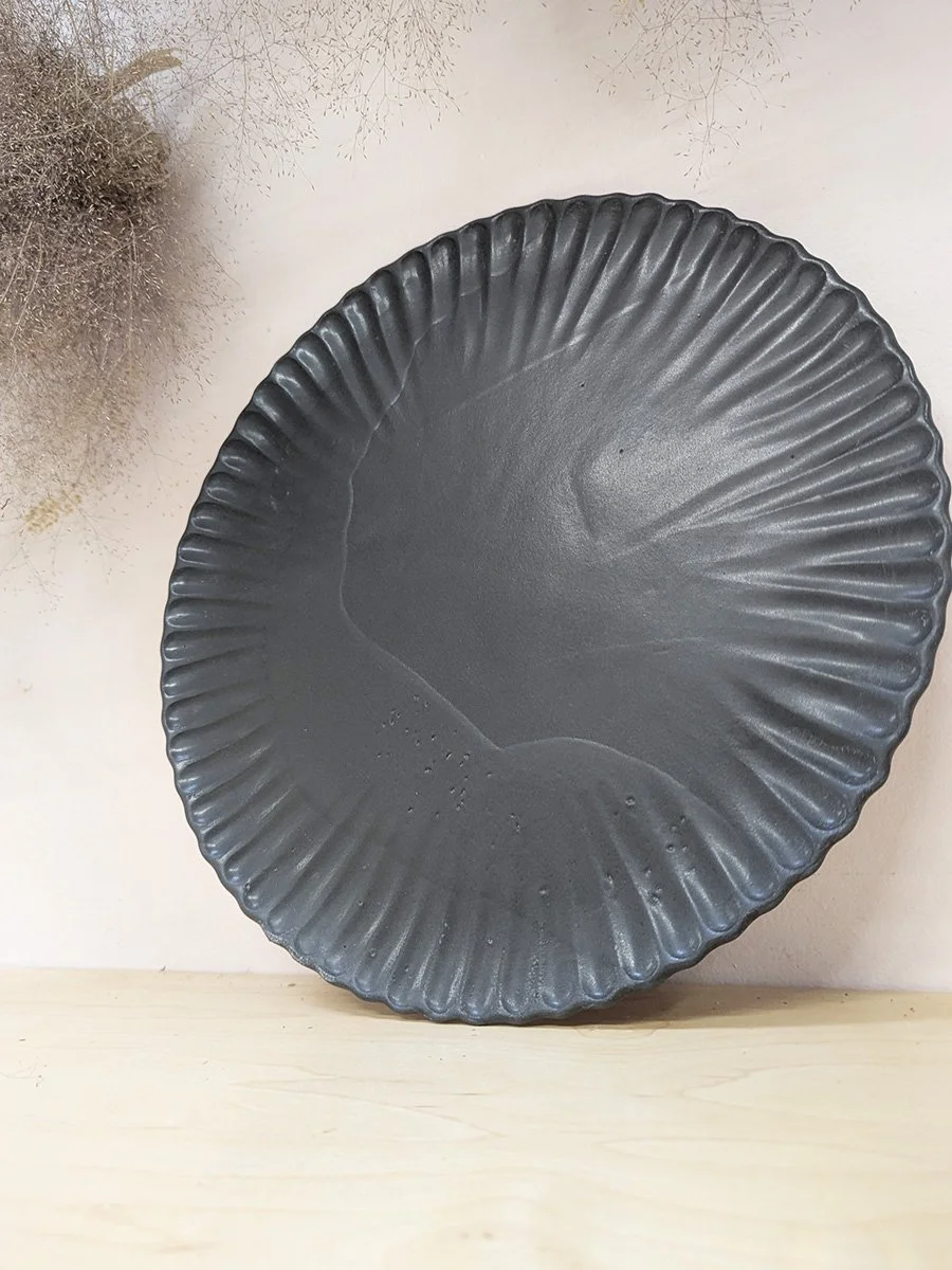 scallopplate_black_a.jpg