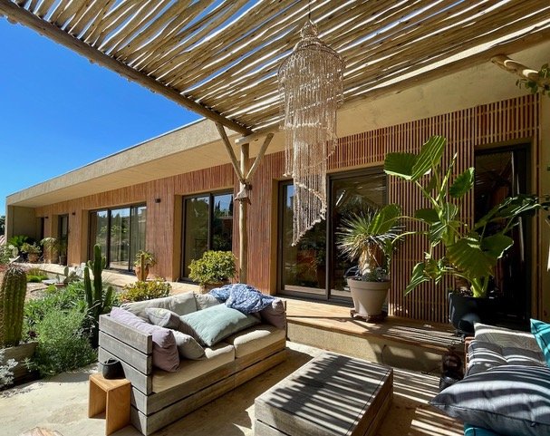 Habillage d'une façade en claustras sur mesure à Sanary-sur-mer.jpeg