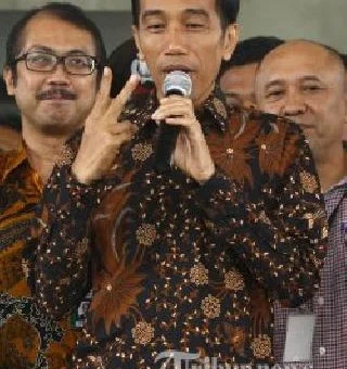 1074710109-20140626_155859_jokowi-usai-klarifikasi-harta-kekayaan-di-kpk-320x340.jpeg