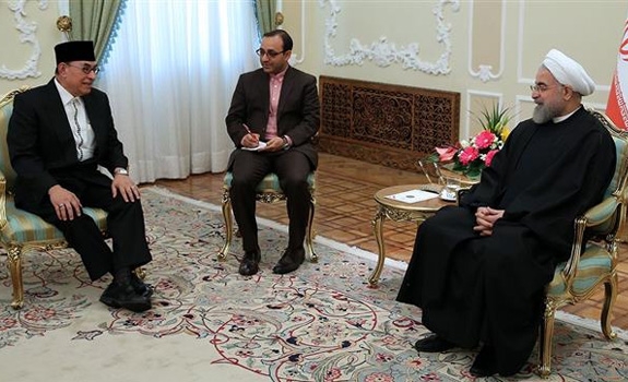 Presiden Republik Islam Iran, Hassan Rouhani menekankan urgensitas kerjasama kedua negara Muslim Iran dan Indonesia untuk mengenalkan Islam sejati dan moderat.