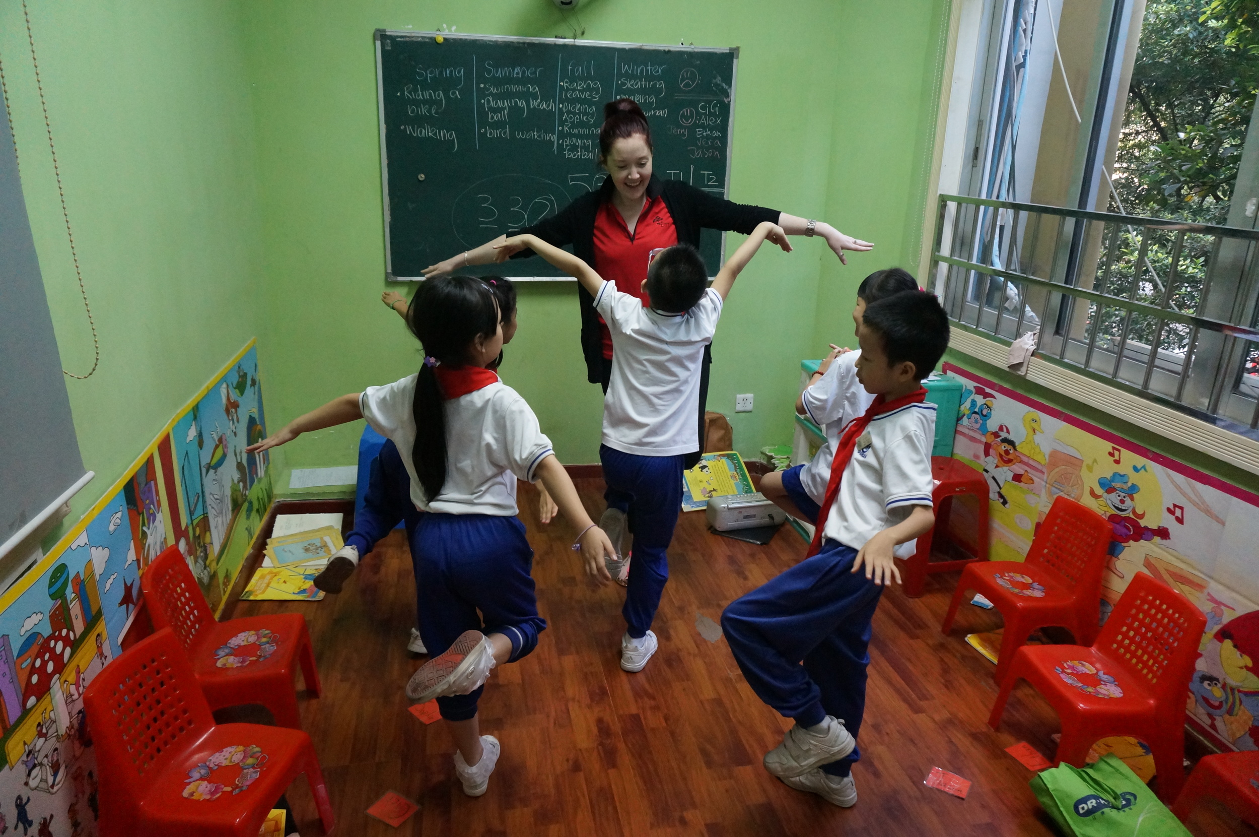 Teachers are encouraged to integrate games and movements into their lesson plans