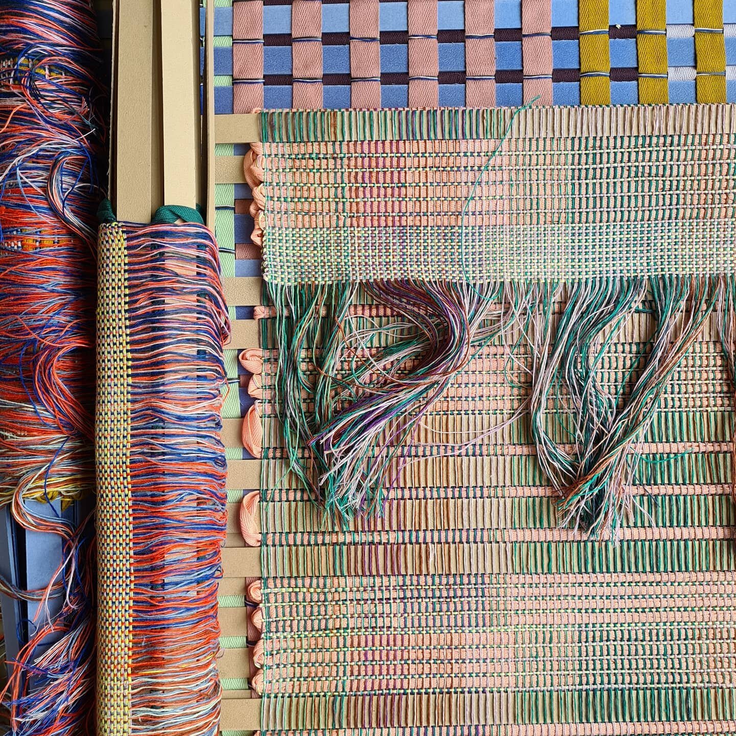 Searching for new combinations.

#weaving #colour #colourlove #textileart #contemporary #v&aelig;v #v&aelig;vning #weaversofinstagram #danishcraftsanddesign #loom #astridskibsted