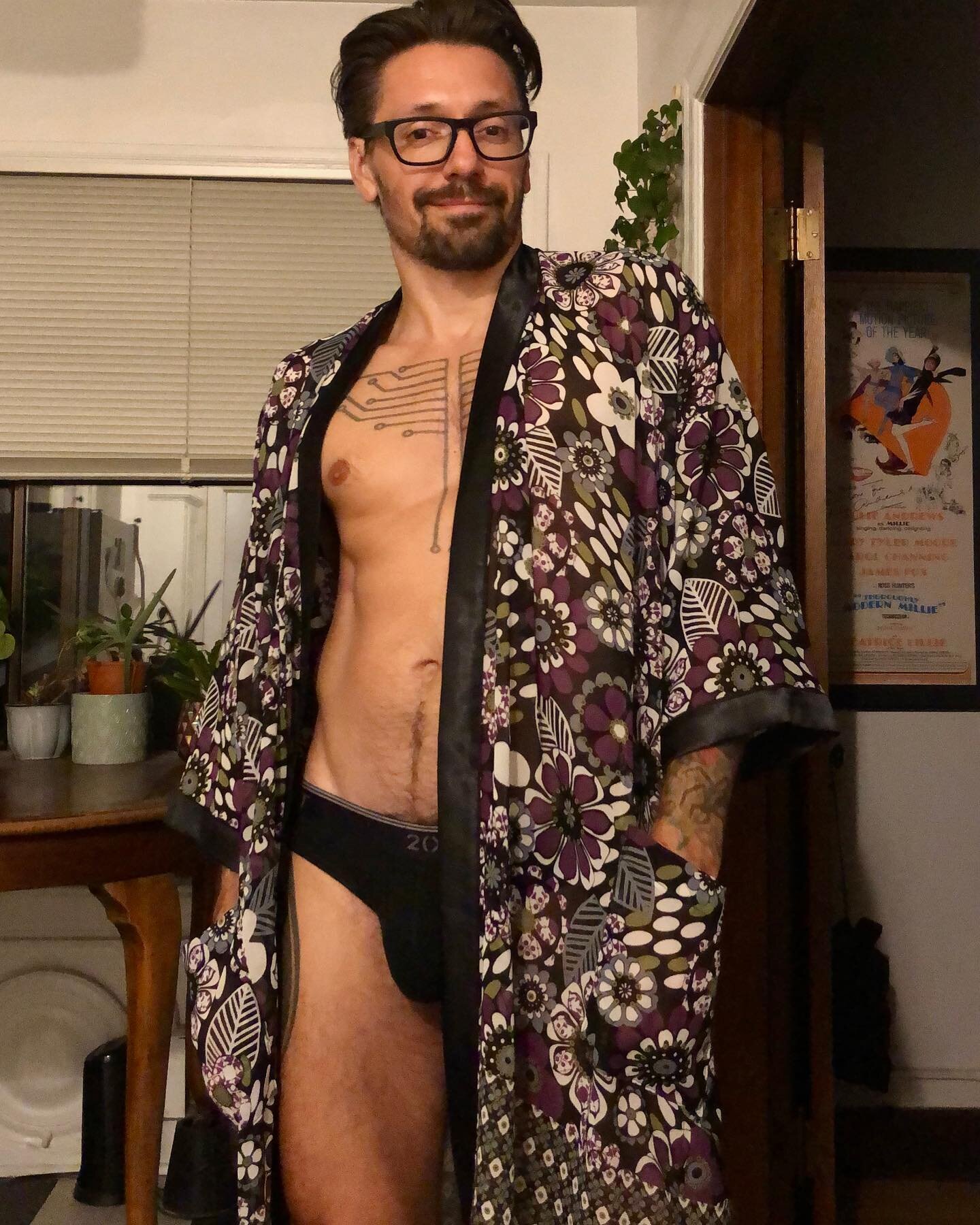 Did you know they have pockets? Modeling my Helga Kimono which will be included in the sale Friday.
.
#kimono #handsewn #imadethis #chiffon #resortwear #clothingbrand #cocolevin #goldengirls #pto #outofoffice #poolsidechillin #poolsidevibes #poolside