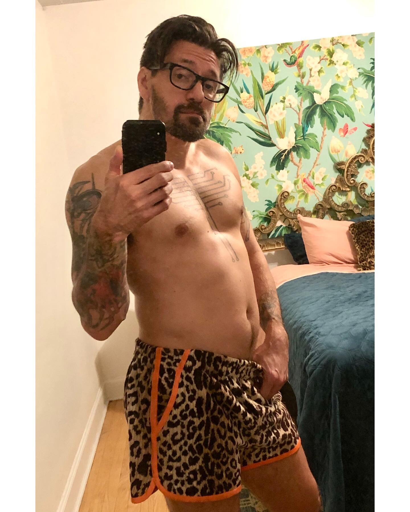 Fresh off the sewing machine. Leopard shorts made from an ultra plush beach towel. Perfect for tropical winter getaways.
.
#leopardprint #oneofakind #handmade 
#resortwear #cocolevin #gay  #goldengirls #palmsprings #miami #outofoffice #poolside #pool