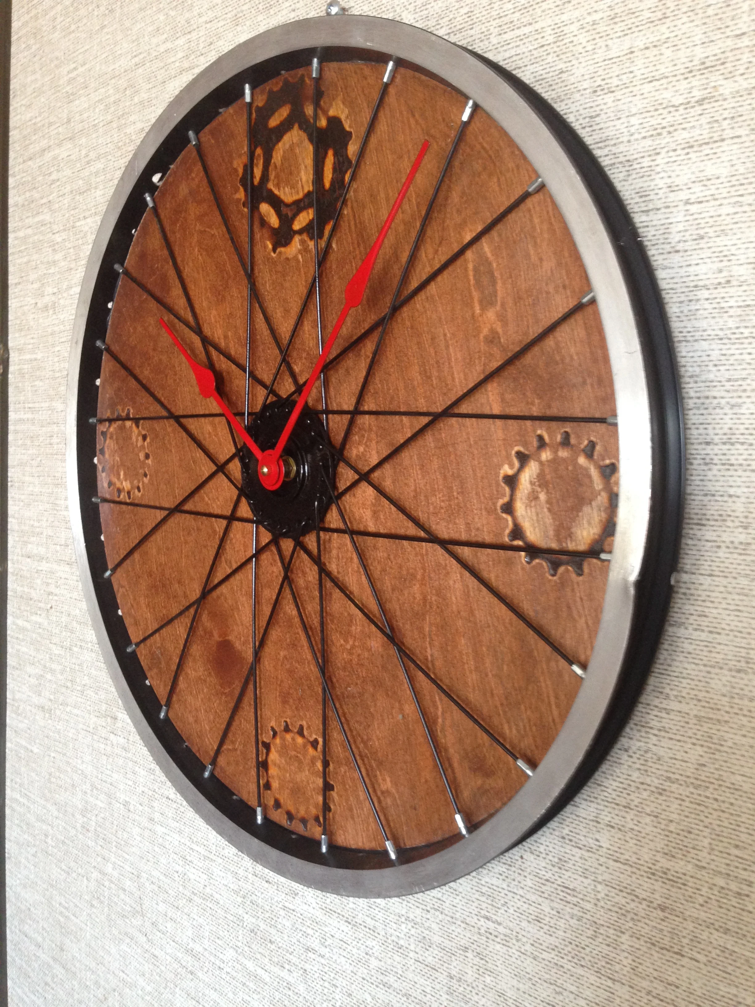 This classic looking recycled clock mixes bicycle parts and Birch wood panel to make a elegant design.
