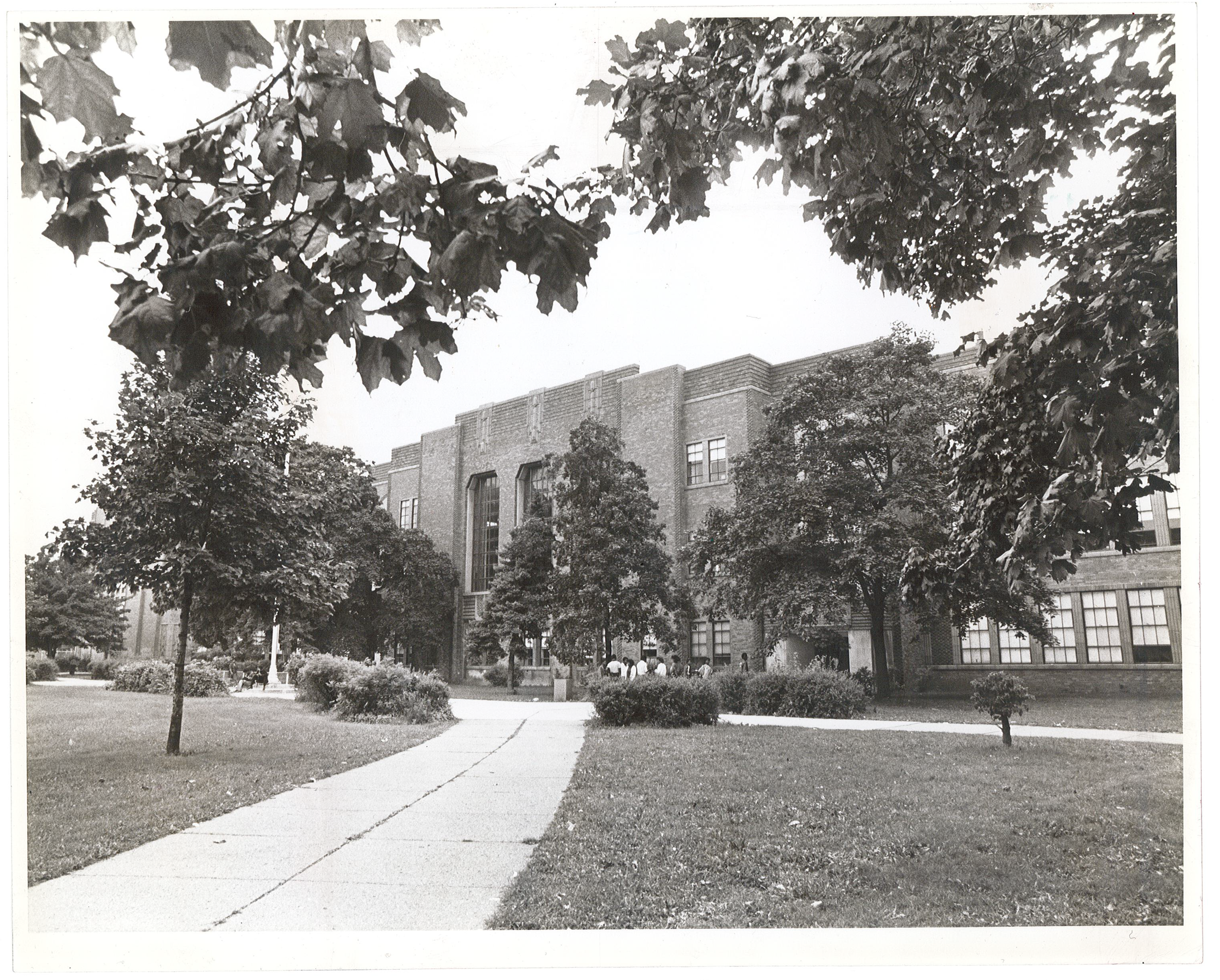 WLWLTDOO-1987-EPHEMERA-PHOTO-PERSHING_HIGH_SCHOOL-PRESS_PHOTO-FRONT.png