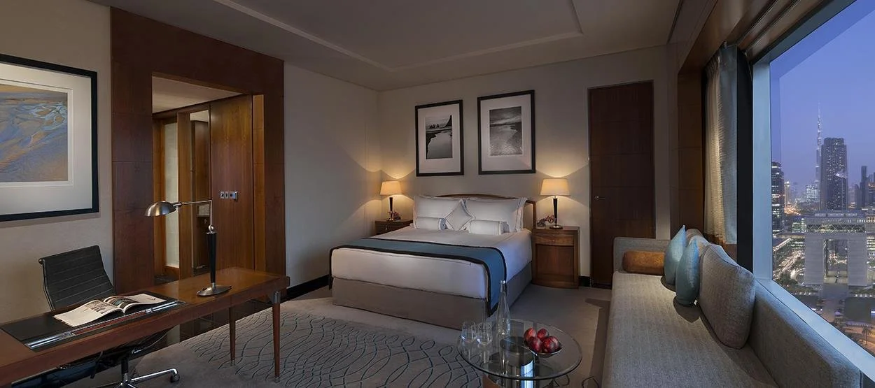 jumeirah-emirates-towers-deluxe-king-bedroom-hero.jpg