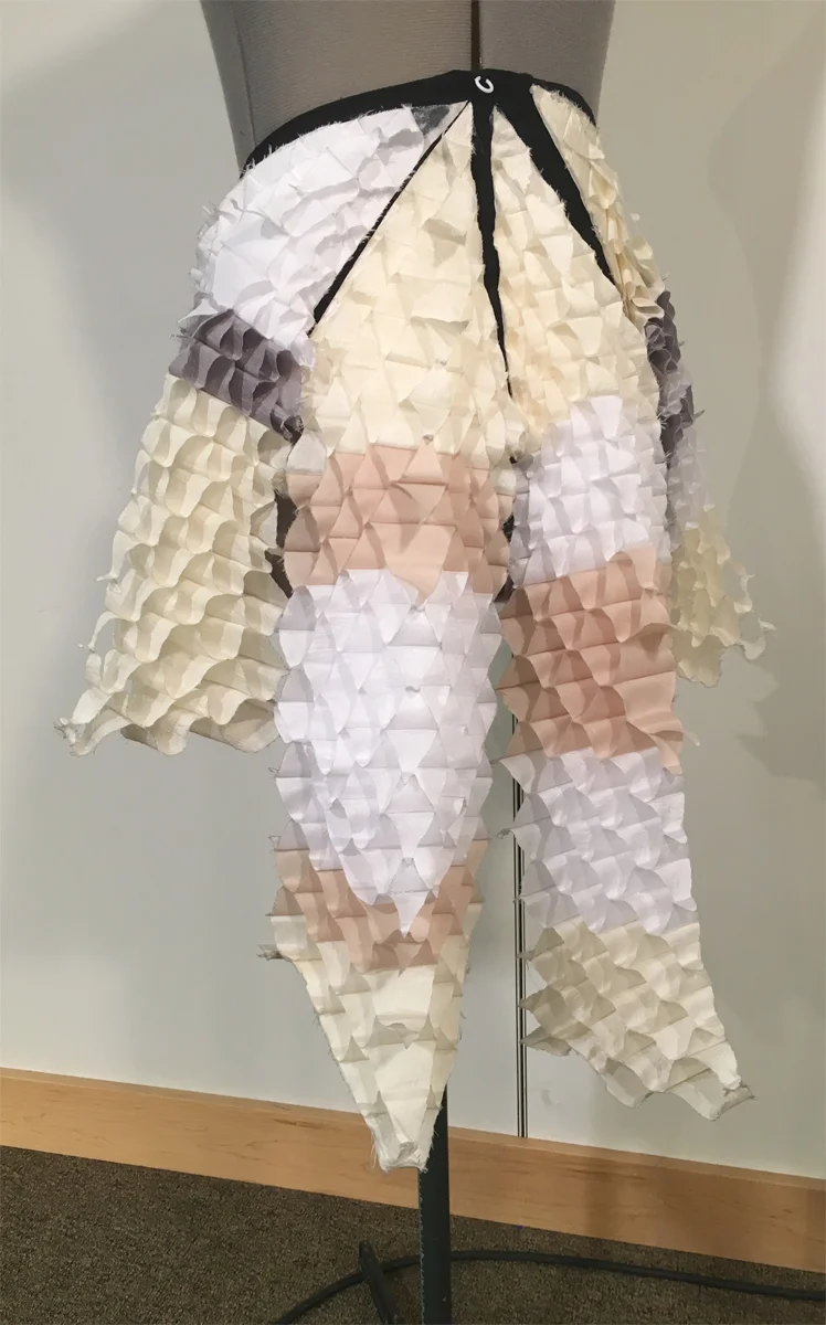 Unfolding Tail Bustle