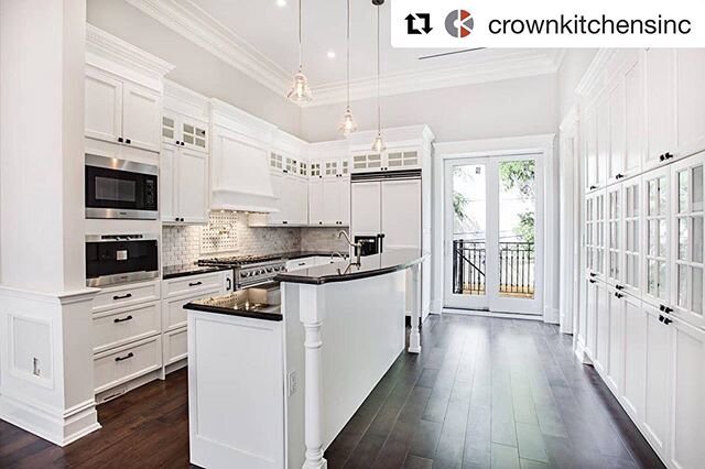 #Repost @crownkitchensinc with @get_repost
・・・
Let's talk, Business talk.
Magnificent kitchen in downtown Brooklyn we designed with our amazing team!! @cabicocabinetry 
Tag a friend who will love this one
.
.
.
.
.
.
.
#crownkitchensinc #cabico #cabi