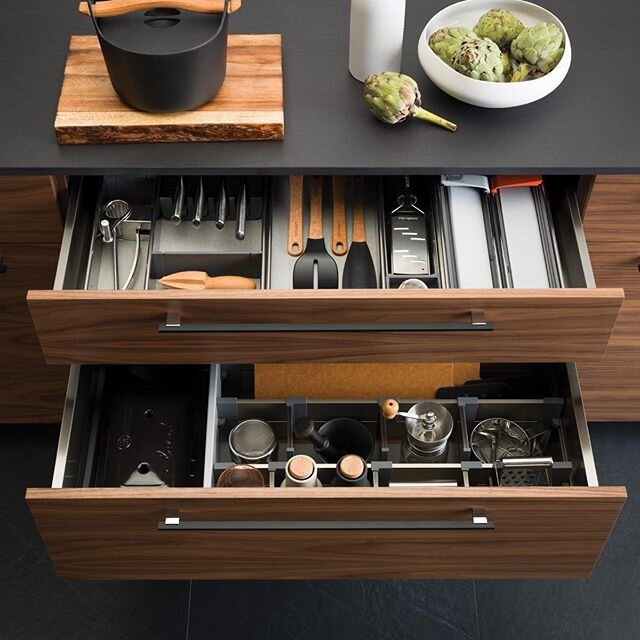As unique as you are. @cabicocabinetry custom storage is practical, functional, and sturdy. We can help you stay organized and maximize storage space to suit your needs.
#cabicocabinetry
