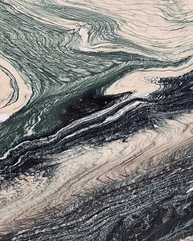 Natural beauty. #cipollinoundulato #marble #interiorfinishes #stoneland #ljbhomedesign