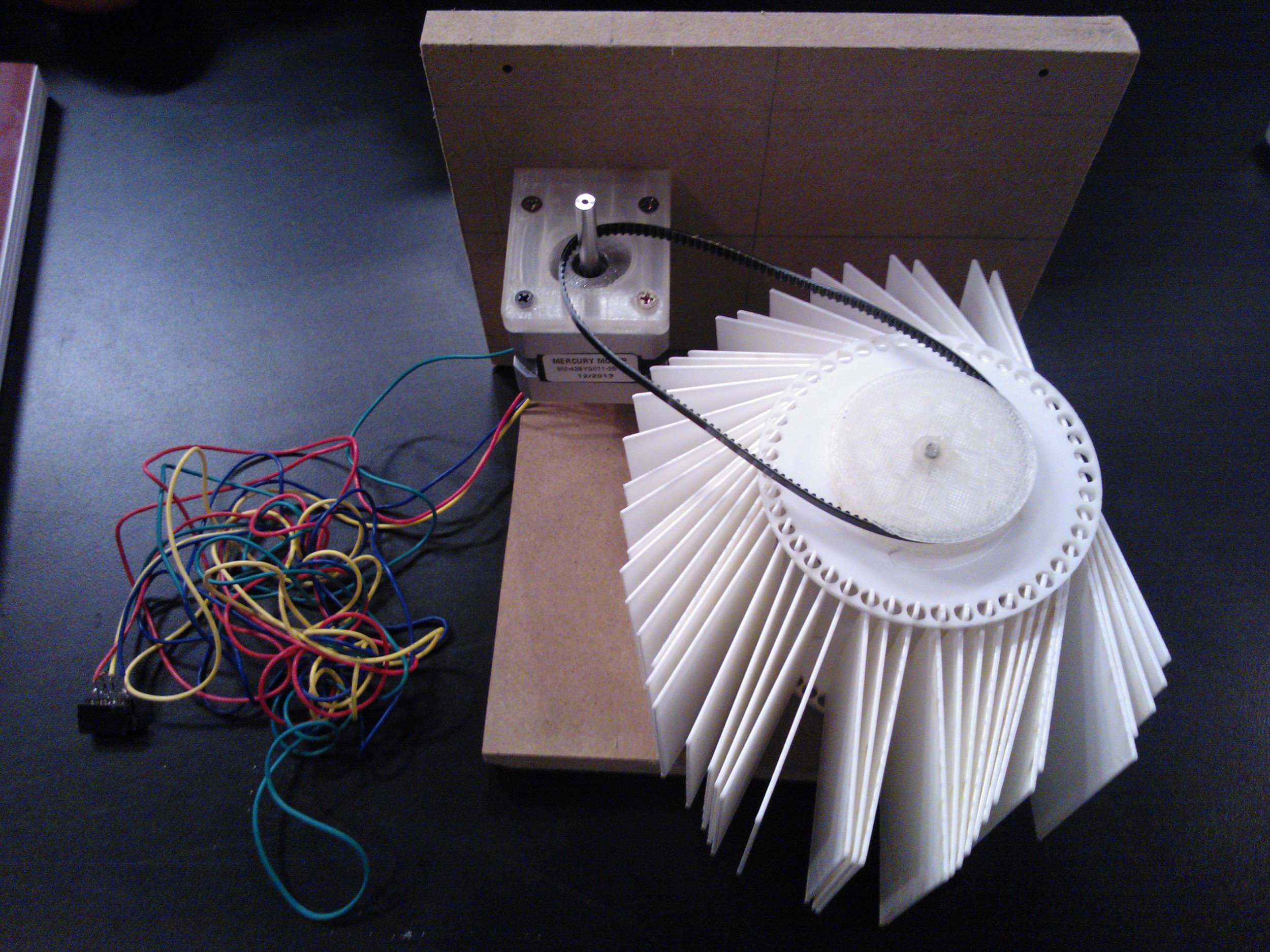 I glued the stepper motor on the top piece and it dropped off eventually, anyway, never mind, just for testing. 